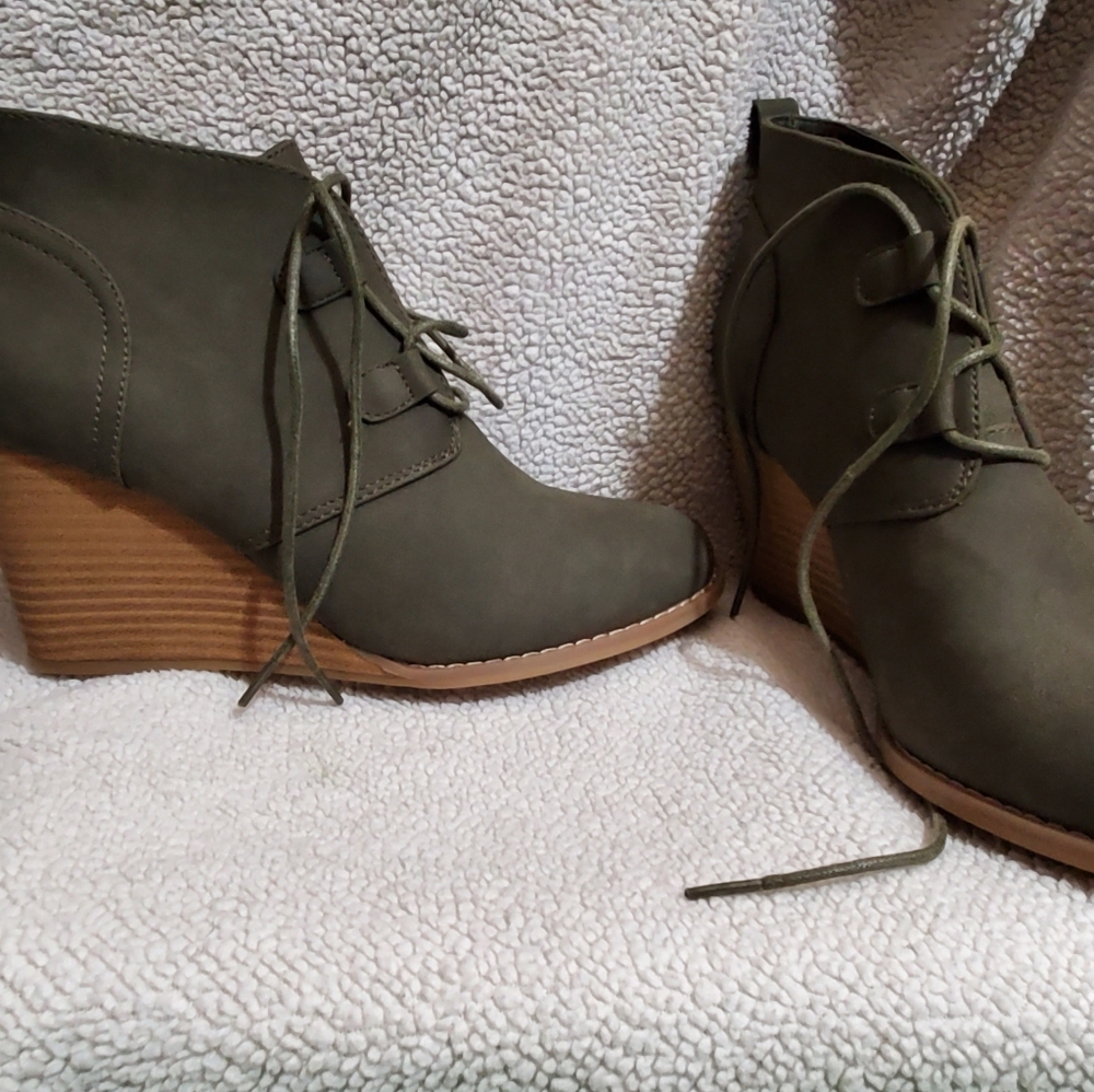 nautica  wedge heels never worn